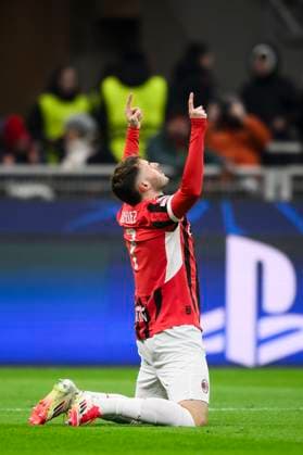 AC Milan v Feyenoord - UEFA Champions League Santiago Gimenez of AC Milan celebrates after scoring a goal during the UEFA Champions League 2024 25 knockout phase play-off second leg football match between AC Milan and Feyenoord. Milan Italy Copyright: xNicolòxCampox