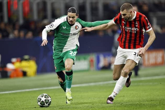 MILAN - (l-r) Anis Hadj Moussa of Feyenoord, Strahinja PavloviÄÂ‡ of AC Milan during the UEFA Champions League playoff match between AC Milan and Feyenoord at the San Siro Stadium on Feb. 18, 2025 in Milan, Italy. ANP MAURICE VAN STEEN UEFA Champions League 2024 25 League Knockout Play-off Second Leg 2024 25 xVIxANPxSportx xxANPxIVx 520315187 originalFilename: 520315187.jpg