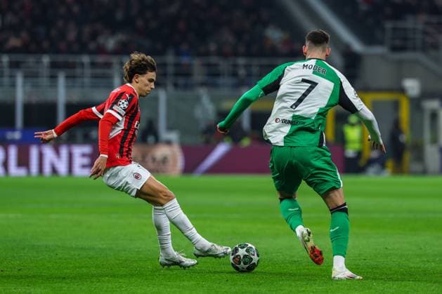 AC Milan vs Feyenoord Rotterdam UEFA Champions League 2024 25 Knockout phase play offs 2nd leg 18 02 2025 Joao Felix Sequeira of AC Milan competes for the ball with Jakub Moder of Feyenoord Rotterdam during UEFA Champions League 2024 25 Knockout phase play offs 2nd leg football match between AC Milan and Feyenoord Rotterdam at San Siro Stadium Copyright: xBEAUTIFULxSPORTS Carabellix