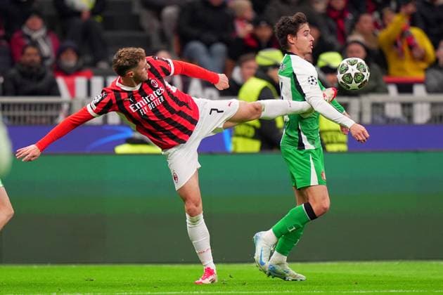 AC MilanÕs Santiago Gimenez during the Uefa Champions League soccer match between Ac Milan and Feyenoord at the San Siro Stadium in Milan, north Italy - Tuesday , February 18 , 2025. - Soccer .  Copyright: xSpada LaPressex
