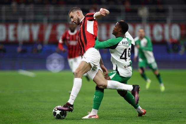 Zepiqueno Redmond (Feyenoord) und Strahinja Pavlovic (Ac Milan) battle for the ball, UEFA Champions League 2024 25 League Knockout Play-off Second Leg, AC Milan v Feyenoord, Stadio Giuseppe Meazza (San Siro), February 18, 2025, Milan, Italy.