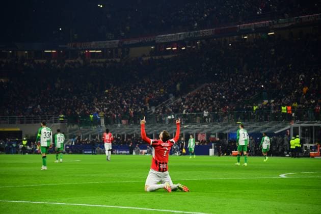 AC Milan v Feyenoord - UEFA Champions League 2024 25 League Knockout Play-off Second Leg Santiago Gimenez of AC Milan celebrates after scoring his team s first goal during the round of 16 UEFA Champions League match between AC Milan and Feyenoord Rotterdam at San Siro Stadium in Milan, Italy, on February 18, 2025. Milan Lombardy Italy  Copyright: xAndreaxDiodatox originalFilename:diodato-acmilanv250218_npAkp.jpg
