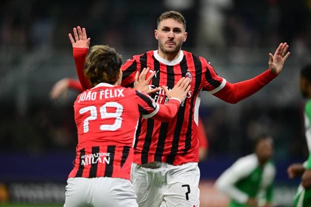 AC Milan v Feyenoord - UEFA Champions League 2024 25 League Knockout Play-off Second Leg Santiago Gimenez of AC Milan celebrates after scoring his team s first goal during the round of 16 UEFA Champions League match between AC Milan and Feyenoord Rotterdam at San Siro Stadium in Milan, Italy, on February 18, 2025. Milan Lombardy Italy  Copyright: xAndreaxDiodatox originalFilename:diodato-acmilanv250218_npFmQ.jpg