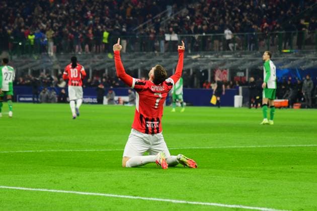 AC Milan v Feyenoord - UEFA Champions League 2024 25 League Knockout Play-off Second Leg Santiago Gimenez of AC Milan celebrates after scoring his team s first goal during the round of 16 UEFA Champions League match between AC Milan and Feyenoord Rotterdam at San Siro Stadium in Milan, Italy, on February 18, 2025. Milan Lombardy Italy  Copyright: xAndreaxDiodatox originalFilename:diodato-acmilanv250218_npmAJ.jpg