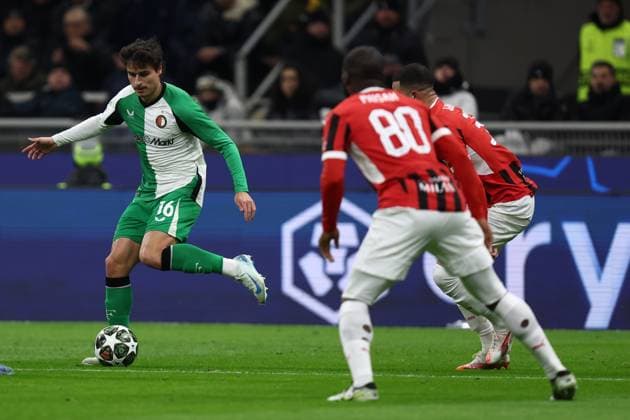 Hugo Bueno (Feyenoord) controls the ball, UEFA Champions League 2024 25 League Knockout Play-off Second Leg, AC Milan v Feyenoord, Stadio Giuseppe Meazza (San Siro), February 18, 2025, Milan, Italy.