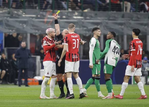 Refree showing a yellow card to Theo Hernandez of AC Milan during The UEFA Champions League play offs. Second leg, football match between AC Milan and Feyenoord Rotterdam on 18 February 2025, at â??â??Giuseppe Meazza Stadiumâ??â??, Milan, Italy. Photo Nderim Kaceli.  Copyright: xNderimxKaceli IPAxSportx xipa-agency.netx xx IPA_54260220 IPA_Agency_IPA54260220