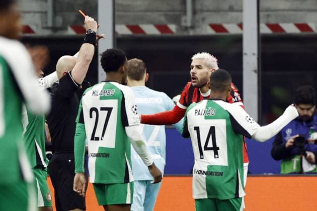 MILAN - Theo HernoÂ¡ndez of AC Milan receives the red card during the UEFA Champions League playoff match between AC Milan and Feyenoord at the San Siro Stadium on Feb. 18, 2025 in Milan, Italy. ANP MAURICE VAN STEEN UEFA Champions League 2024 25 League Knockout Play-off Second Leg 2024 25 xVIxANPxSportx xxANPxIVx 520317680 originalFilename: 520317680.jpg