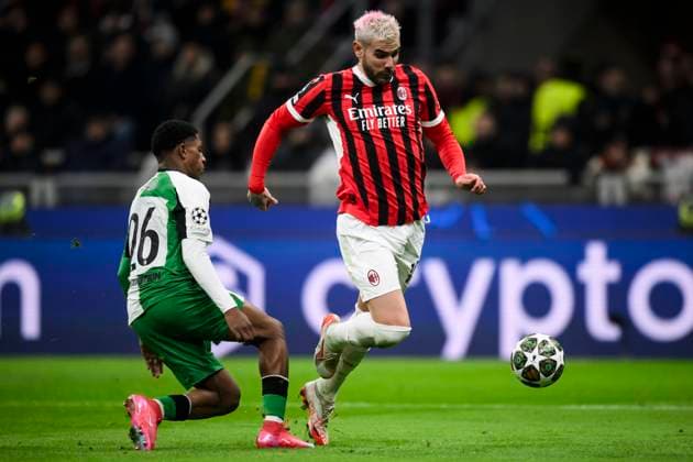 AC Milan v Feyenoord - UEFA Champions League Theo Hernandez of AC Milan dives leading to second yellow card during the UEFA Champions League 2024 25 knockout phase play-off second leg football match between AC Milan and Feyenoord. Milan Italy Copyright: xNicolòxCampox