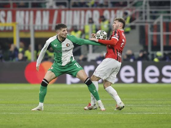 CALCIO - UEFA Champions League - AC Milan vs Feyernood Jakub Moder of Feyenoord Rotterdam and Santiago Gimenez of AC Milan during The UEFA Champions League play offs. Second leg, football match between AC Milan and Feyenoord Rotterdam on 18 February 2025, at â??â??Giuseppe Meazza Stadiumâ??â??, Milan, Italy. Photo Nderim Kaceli. Milan Italy  Copyright: xIPAxSport ABACAx