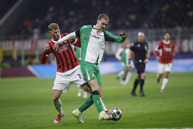 Santiago Gimenez of AC Milan and Jakub Moder of Feyenoord Rotterdam during The UEFA Champions League play offs. Second leg, football match between AC Milan and Feyenoord Rotterdam on 18 February 2025, at â??â??Giuseppe Meazza Stadiumâ??â??, Milan, Italy. Photo Nderim Kaceli.  Copyright: xNderimxKaceli IPAxSportx xipa-agency.netx xx IPA_54260957 IPA_Agency_IPA54260957