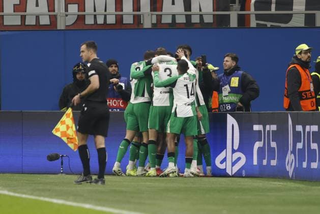 Ayase Ueda of Feyenoord Rotterdam celebrating with team mates after scoring a goal during The UEFA Champions League play offs. Second leg, football match between AC Milan and Feyenoord Rotterdam on 18 February 2025, at â??â??Giuseppe Meazza Stadiumâ??â??, Milan, Italy. Photo Nderim Kaceli.  Copyright: xNderimxKaceli IPAxSportx xipa-agency.netx xx IPA_54260971 IPA_Agency_IPA54260971