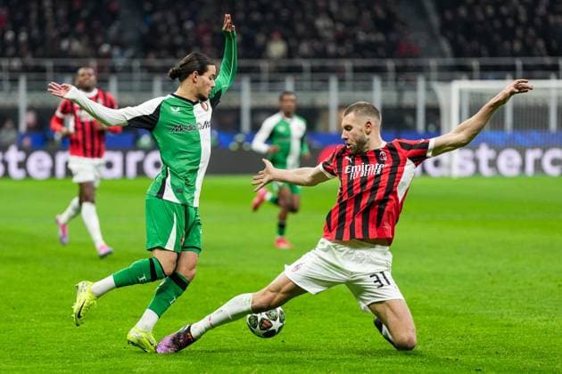 UEFA Champions League: AC Milan v Feyenoord Milan - Anis Hadj Moussa of Feyenoord, Strahinja Pavlovic of AC Milan during the 2nd leg of the knockout phase play-offs of new format of the Champions League 2024 2025. The match is set between AC Milan and Feyenoord at Giuseppe Meazza San Siro on 18 February 2025 in Milan, Italy. Copyright: xYannickxVerhoevenx