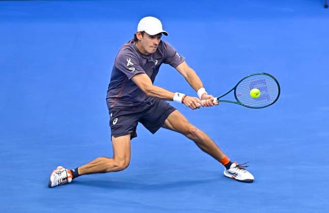 ATP, Tennis Herren QATAR EXXONMOBIL OPEN ROUND OF 32 Alex De Minaur of Australia competes in her round of 32 match against Roman Safiullin during the ATP Qatar ExxonMobil Open 2025 tennis tournament at the Khalifa International Tennis Complex in Doha, Qatar, on February 18, 2025. DOHA Qatar Copyright: xNoushadxThekkayilx