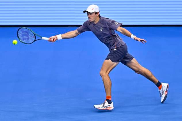 ATP, Tennis Herren QATAR EXXONMOBIL OPEN ROUND OF 32 Alex De Minaur of Australia competes in her round of 32 match against Roman Safiullin during the ATP Qatar ExxonMobil Open 2025 tennis tournament at the Khalifa International Tennis Complex in Doha, Qatar, on February 18, 2025. DOHA Qatar Copyright: xNoushadxThekkayilx