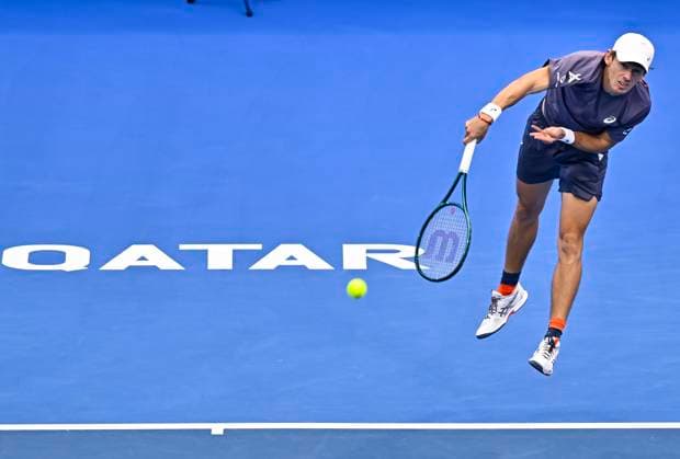 ATP, Tennis Herren QATAR EXXONMOBIL OPEN ROUND OF 32 Alex De Minaur of Australia competes in her round of 32 match against Roman Safiullin during the ATP Qatar ExxonMobil Open 2025 tennis tournament at the Khalifa International Tennis Complex in Doha, Qatar, on February 18, 2025. DOHA Qatar Copyright: xNoushadxThekkayilx