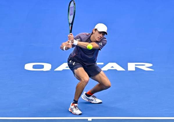 ATP, Tennis Herren QATAR EXXONMOBIL OPEN ROUND OF 32 Alex De Minaur of Australia competes in her round of 32 match against Roman Safiullin during the ATP Qatar ExxonMobil Open 2025 tennis tournament at the Khalifa International Tennis Complex in Doha, Qatar, on February 18, 2025. DOHA Qatar Copyright: xNoushadxThekkayilx