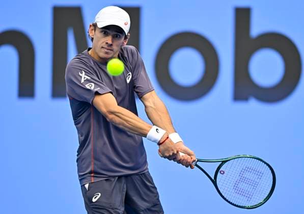 ATP, Tennis Herren QATAR EXXONMOBIL OPEN ROUND OF 32 Alex De Minaur of Australia competes in her round of 32 match against Roman Safiullin during the ATP Qatar ExxonMobil Open 2025 tennis tournament at the Khalifa International Tennis Complex in Doha, Qatar, on February 18, 2025. DOHA Qatar Copyright: xNoushadxThekkayilx