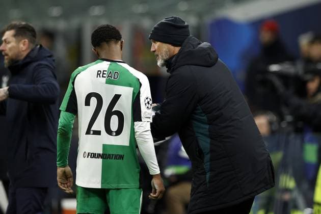 MILAN - (l-r) Givairo Read of Feyenoord, Feyenoord assistant coach John de Wolf during the UEFA Champions League playoff match between AC Milan and Feyenoord at the San Siro Stadium on Feb. 18, 2025 in Milan, Italy. ANP MAURICE VAN STEEN UEFA Champions League 2024 25 League Knockout Play-off Second Leg 2024 25 xVIxANPxSportx xxANPxIVx 520319834 originalFilename: 520319834.jpg