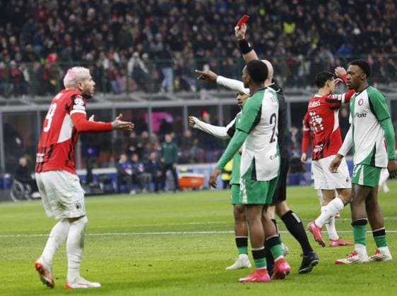CALCIO - UEFA Champions League - AC Milan vs Feyernood Refree showing a red card to Theo Hernandez of AC Milan during The UEFA Champions League play offs. Second leg, football match between AC Milan and Feyenoord Rotterdam on 18 February 2025, at â??â??Giuseppe Meazza Stadiumâ??â??, Milan, Italy. Photo Nderim Kaceli. Milan Italy  Copyright: xIPAxSport ABACAx
