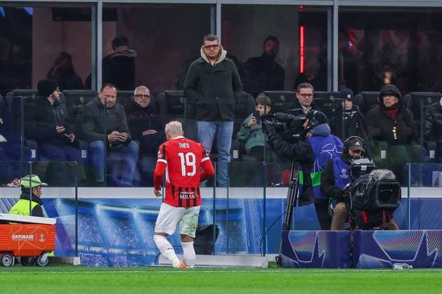 CALCIO - UEFA Champions League - AC Milan vs Feyernood Theo Hernandez of AC Milan leaves the pitch red after the card during UEFA Champions League 2024 25 Knockout phase play-offs 2nd leg football match between AC Milan and Feyenoord Rotterdam at San Siro Stadium Milan Italy  Copyright: xIPAxSport ABACAx