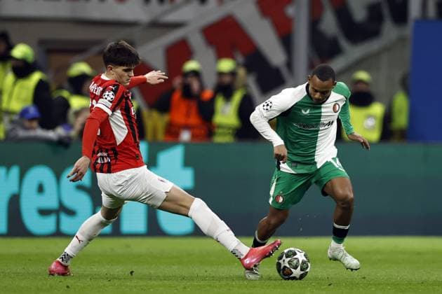 MILAN - (l-r) Davide Bartesaghi of AC Milan, Igor Paixao of Feyenoord during the UEFA Champions League playoff match between AC Milan and Feyenoord at the San Siro Stadium on Feb. 18, 2025 in Milan, Italy. ANP MAURICE VAN STEEN UEFA Champions League 2024 25 League Knockout Play-off Second Leg 2024 25 xVIxANPxSportx xxANPxIVx 520320414 originalFilename: 520320414.jpg