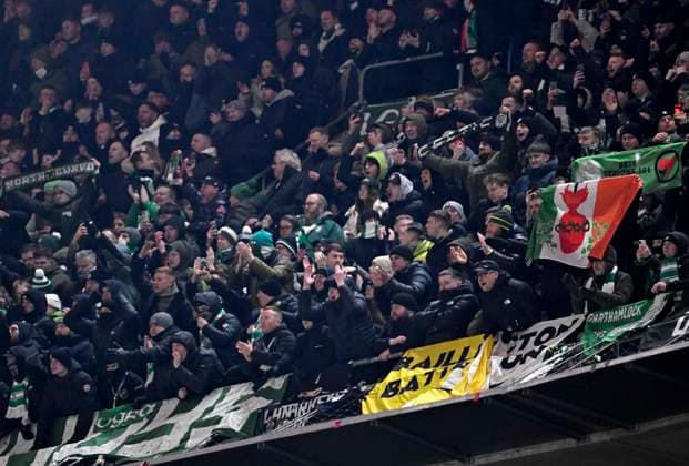 18 02 2025, Football UEFA Championsleague 2024 2025 Play off second leg, FC Bayern Munich Celtic Glasgow, at Allianz Arena Munich Celtic Glasgow Fans DFL and DFB regulations prohibit any use of photographs as image sequences and or quasi video