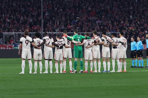 Football, Men, Champions League, Season 2024 2025, FC Bayern Munich Celtic Glasgow, Allianz Arena, Play off second leg memorial minute, minute of silence for the victims of the terrorist attack in Munich, here the team FC Bayern