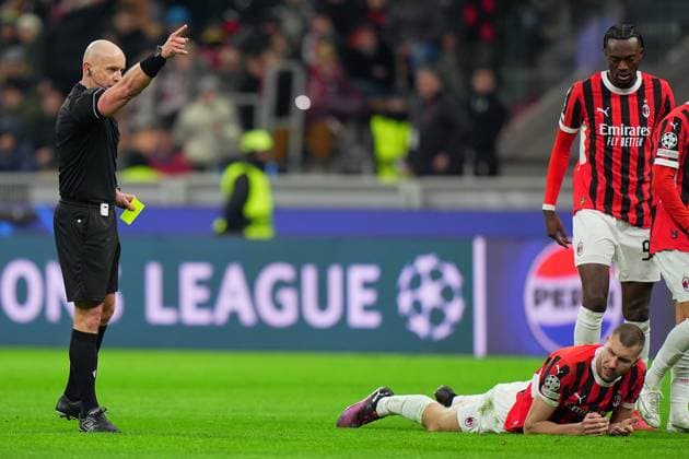 referee Szymon Marciniak , AC Milan s Strahinja Pavlovic during the Uefa Champions League soccer match between Ac Milan and Feyenoord at the San Siro Stadium in Milan, north Italy - Tuesday , February 18 , 2025. - Soccer .  Copyright: xSpada LaPressex