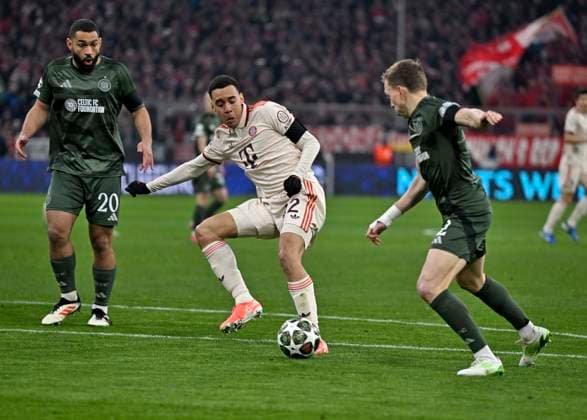 18 02 2025, Football UEFA Championsleague 2024 2025 Play off second leg, FC Bayern Munich Celtic Glasgow, at Allianz Arena Munich c l Cameron Carter Vickers Celtic Glasgow vs Jamal Musiala FC Bayern Munich DFL and DFB regulations prohibit any use of photographs as image sequences and or quasi video