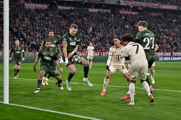 18 02 2025, Football UEFA Championsleague 2024 2025 Play off second leg, FC Bayern Munich Celtic Glasgow, at Allianz Arena Munich Serge Gnabry FC Bayern Munich heads the ball DFL and DFB regulations prohibit any use of photographs as image sequences and or quasi video