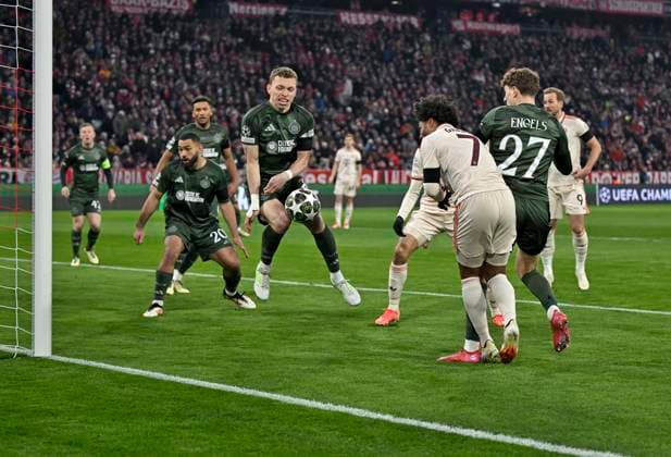 18 02 2025, Football UEFA Championsleague 2024 2025 Play off second leg, FC Bayern Munich Celtic Glasgow, at Allianz Arena Munich Serge Gnabry FC Bayern Munich heads the ball DFL and DFB regulations prohibit any use of photographs as image sequences and or quasi video
