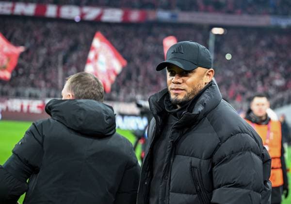 Bayern Munich Head Coach Vincent Kompany with Celtic Manager Brendan Rodgers before kick off. Bayern Munich v Celtic, UEFA Champions League, Knockout Round Play-offs, Second Leg, Football, Allianz Arena, Munich, Germany - 18 Feb 2025 Editorial use only  Copyright: xUlrichxGamel Shutterstockx 15156608l