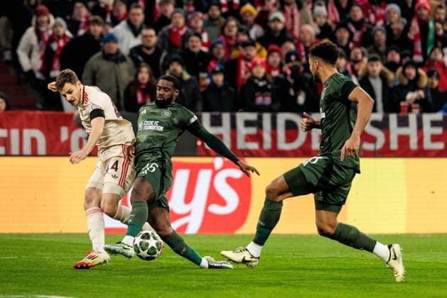 UEFA Champions League FC Bayern Munich Celtic FC 18 02 2025 duel Josip Stanisic FC Bayern Munich, 44 , Jeffrey Schlupp Celtic FC, 15 UEFA Champions League FC Bayern Munich Celtic FC, Munich, Allianz Arena on 17 02 2025 Copyright: xBEAUTIFULxSPORTS Wunderlx