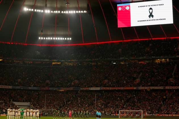 In the picture Memorial minute for the victims of Muenchen 18 02 2025, Football, UEFA Champions League, Playoffs, FC Bayern Muenchen Celtic Glasgow, GER, Muenchen, Allianz Arena, DFL REGULATIONS PROHIBIT ANY USE OF PHOTOGRAPHS AS IMAGE SEQUENCES AND OR QUASI VIDEO Copyright: HMBxMedia xHeikoxBecker