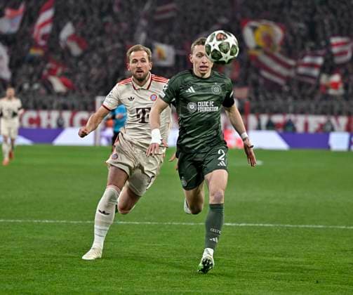 18 02 2025, Football UEFA Championsleague 2024 2025 Play off second leg, FC Bayern Munich Celtic Glasgow, at Allianz Arena Munich v l Harry Kane FC Bayern Munich v Alistair Johnston Celtic Glasgow DFL and DFB regulations prohibit any use of photographs as image sequences and or quasi video