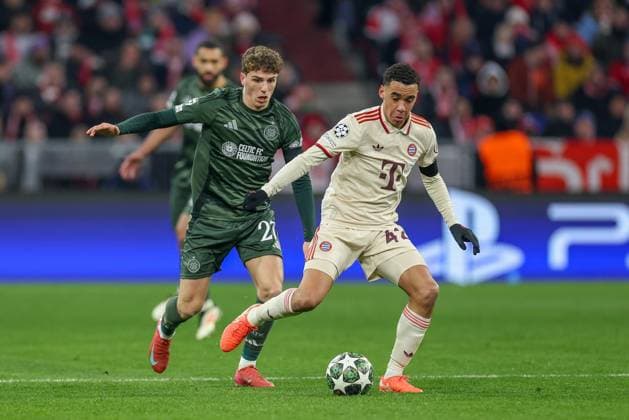 in duel, action, with Arne Engels 27 Celtic Glasgow , Jamal Musiala 42 FC Bayern Muenchen , FC Bayern Muenchen vs Celtic Glasgow, Football, Champions League, Play offs, second leg, 18 02 2025 Muenchen Bayern Germany Copyright: xkolbert-press ChristianxKolbertx