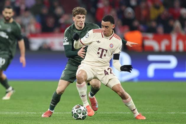 in duel, action, with Arne Engels 27 Celtic Glasgow , Jamal Musiala 42 FC Bayern Muenchen , FC Bayern Muenchen vs Celtic Glasgow, Football, Champions League, Play offs, second leg, 18 02 2025 Muenchen Bayern Germany Copyright: xkolbert-press ChristianxKolbertx