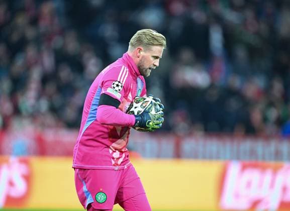 Celtic goalkeeper Kasper Schmeichel. Bayern Munich v Celtic, UEFA Champions League, Knockout Round Play-offs, Second Leg, Football, Allianz Arena, Munich, Germany - 18 Feb 2025 Editorial use only  Copyright: xUlrichxGamel Shutterstockx 15156608ai