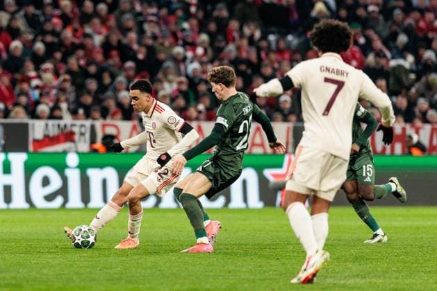 UEFA Champions League FC Bayern Munich Celtic FC 18 02 2025 One-on-one Jamal Musiala FC Bayern Munich, 42 , Arne Engels Celtic FC, 27 UEFA Champions League FC Bayern Munich Celtic FC, Munich, Allianz Arena on 17 02 2025 Copyright: xBEAUTIFULxSPORTS Wunderlx