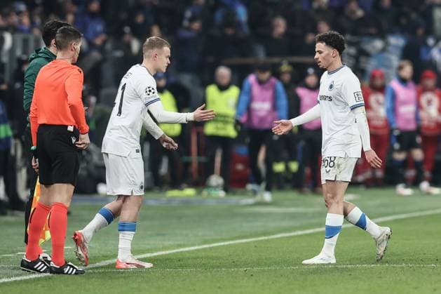Club s Hugo Siquet and Club s Chemsdine Talbi pictured during a soccer game between Italian Atalanta BC Bergamo and Belgian Club Brugge KV, on Tuesday 18 February 2025 in Bergamo, Italy, the return leg of the Knockout phase play-offs of the UEFA Champions League competition. BRUNOxFAHY  x112739153x