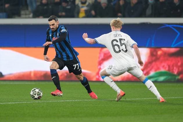 Atalanta BC v Club Brugge KV - UEFA Champions League 2024 25 League Knockout Play-off Second Leg Davide Zappacosta of Atalanta BC 1907 is in action during the UEFA Champions League 2024 2025 play-off football match between Atalanta BC and Club Brugge VK at Gewiss Stadium in Bergamo, Italy, on February 18, 2025. Bergamo Italy Italy  Copyright: xRobertoxTommasinix originalFilename:tommasini-atalanta250218_np4c9.jpg