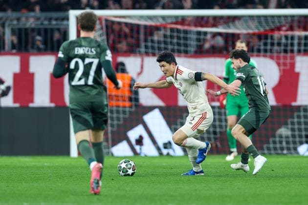 Soccer Champions League Play off FC Bayern Munich Celtic Glasgow on 18 02 2025 at the Allianz Arena in Munich Minjae Kim Min jae Kim Munich , center Nicolas Kühn Glasgow , right xMSx