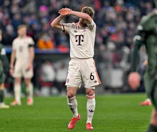 18 02 2025, Football UEFA Championsleague 2024 2025 Play off second leg, FC Bayern Munich Celtic Glasgow, at the Allianz Arena Munich Joshua Kimmich FC Bayern Munich pensive DFL and DFB regulations prohibit any use of photographs as image sequences and or quasi video