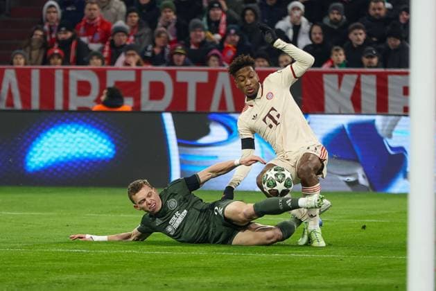 in duel, action, with Alistair Johnston 2 Celtic Glasgow , Kingsley Coman 11 FC Bayern Muenchen , FC Bayern Muenchen vs Celtic Glasgow, Football, Champions League, Play offs, second leg, 18 02 2025 Muenchen Bayern Germany Copyright: xkolbert-press ChristianxKolbertx