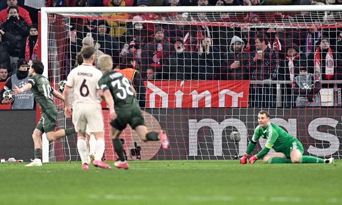 18.02.2025, Fussball UEFA Championsleague 2024 2025: Play-off Rückspiel, FC Bayern München - Celtic Glasgow, in der Allianz-Arena München. Torwart Manuel Neuer (FC Bayern München) geschlagen nach dem Treffer von Nicolas Kühn (Celtic Glasgow) ***DFL and DFB regulations prohibit any use of photographs as image sequences and or quasi-video.***