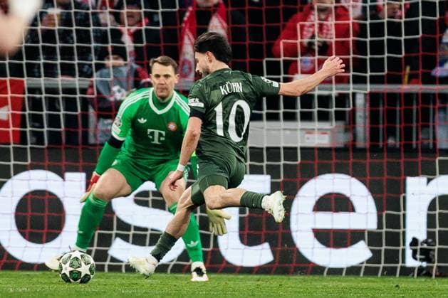 UEFA Champions League FC Bayern München Celtic FC 18 02 2025 Nicolas Kühn Celtic FC, 10 scores the 0 1 against Manuel Neuer FC Bayern München, 1 UEFA Champions League FC Bayern München Celtic FC, Munich, Allianz Arena on 17 02 2025 Copyright: xBEAUTIFULxSPORTS Wunderlx