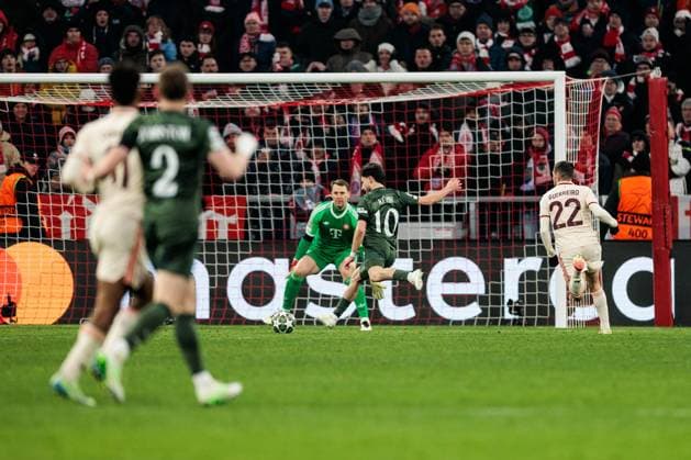 UEFA Champions League FC Bayern München Celtic FC 18 02 2025 Nicolas Kühn Celtic FC, 10 scores the 0 1 against Manuel Neuer FC Bayern München, 1 UEFA Champions League FC Bayern München Celtic FC, Munich, Allianz Arena on 17 02 2025 Copyright: xBEAUTIFULxSPORTS Wunderlx
