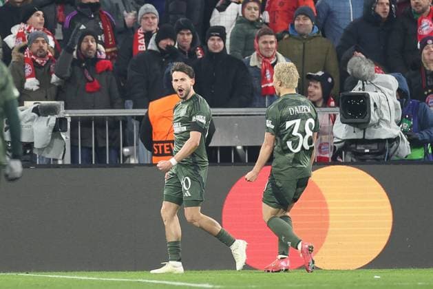 Goal celebration of Nicolas Kuehn 10 Celtic Glasgow to 0 1, FC Bayern Muenchen vs Celtic Glasgow, Football, Champions League, Play offs, second leg, 18 02 2025 Muenchen Bayern Germany Copyright: xkolbert-press ChristianxKolbertx