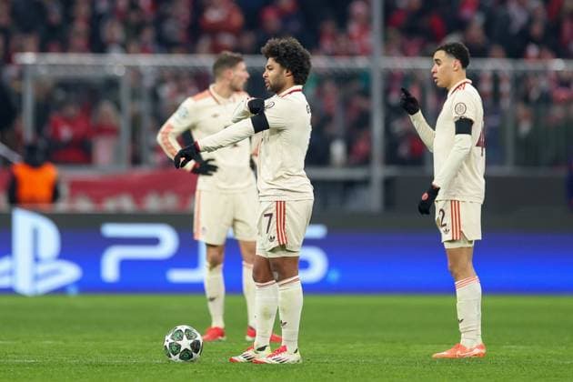 disappointment at Serge Gnabry 7 FC Bayern Muenchen after the 0 1, FC Bayern Muenchen vs Celtic Glasgow, Football, Champions League, Play offs, second leg, 18 02 2025 Muenchen Bayern Germany Copyright: xkolbert-press ChristianxKolbertx