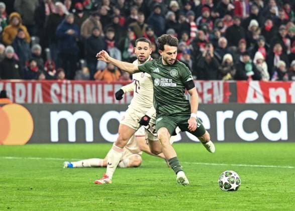 Nicolas Kuhn of Celtic scores to0 give Celtic a 0-1 lead. Bayern Munich v Celtic, UEFA Champions League, Knockout Round Play-offs, Second Leg, Football, Allianz Arena, Munich, Germany - 18 Feb 2025 Editorial use only  Copyright: xUlrichxGamel Shutterstockx 15156608ak